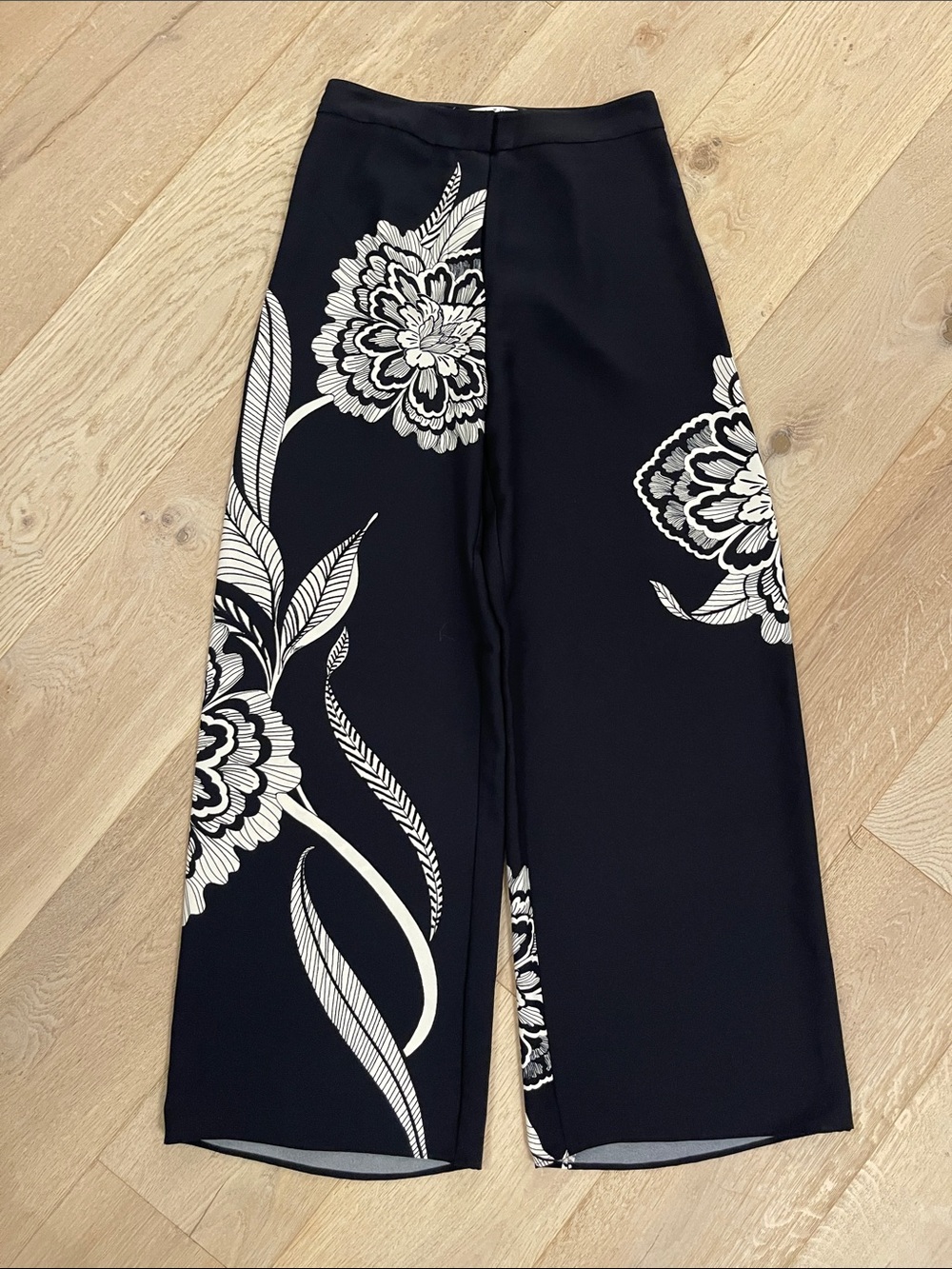 Trina Turk Verity black and white floral wide leg pants women’s size 2